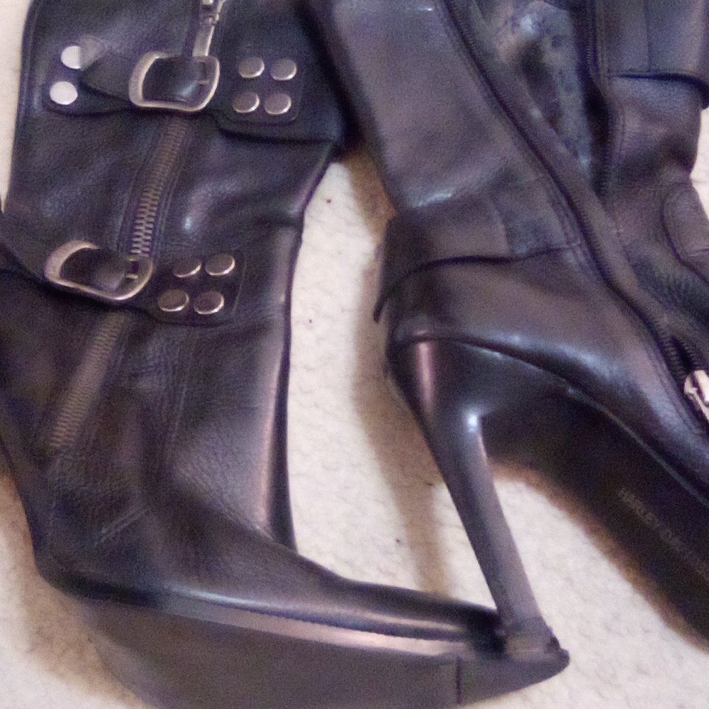 BOOTS - Picture 4 of 4